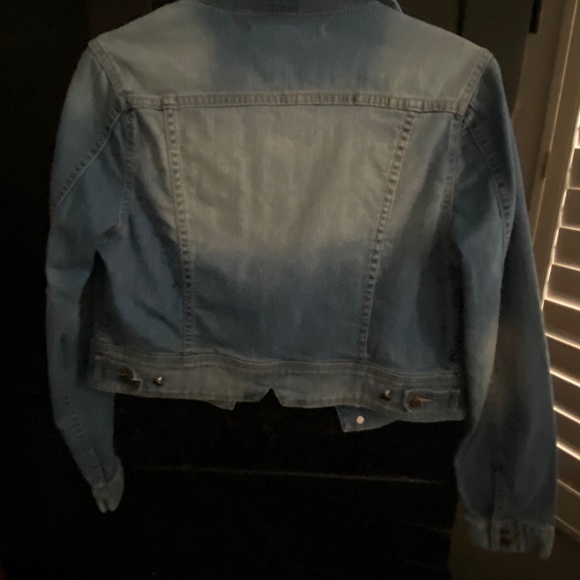 💙SOLD💙CHELSEA & VIOLET Distressed Cropped Jean Jacket - Picture 4 of 11